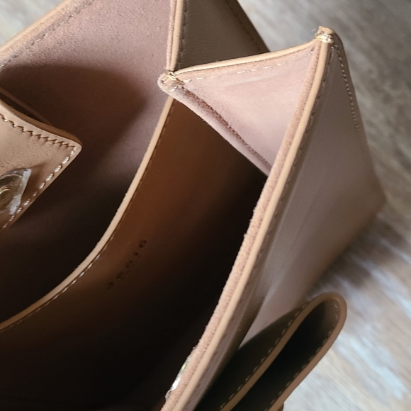 Avant garde leather shoulder bag - Picture 7 of 8